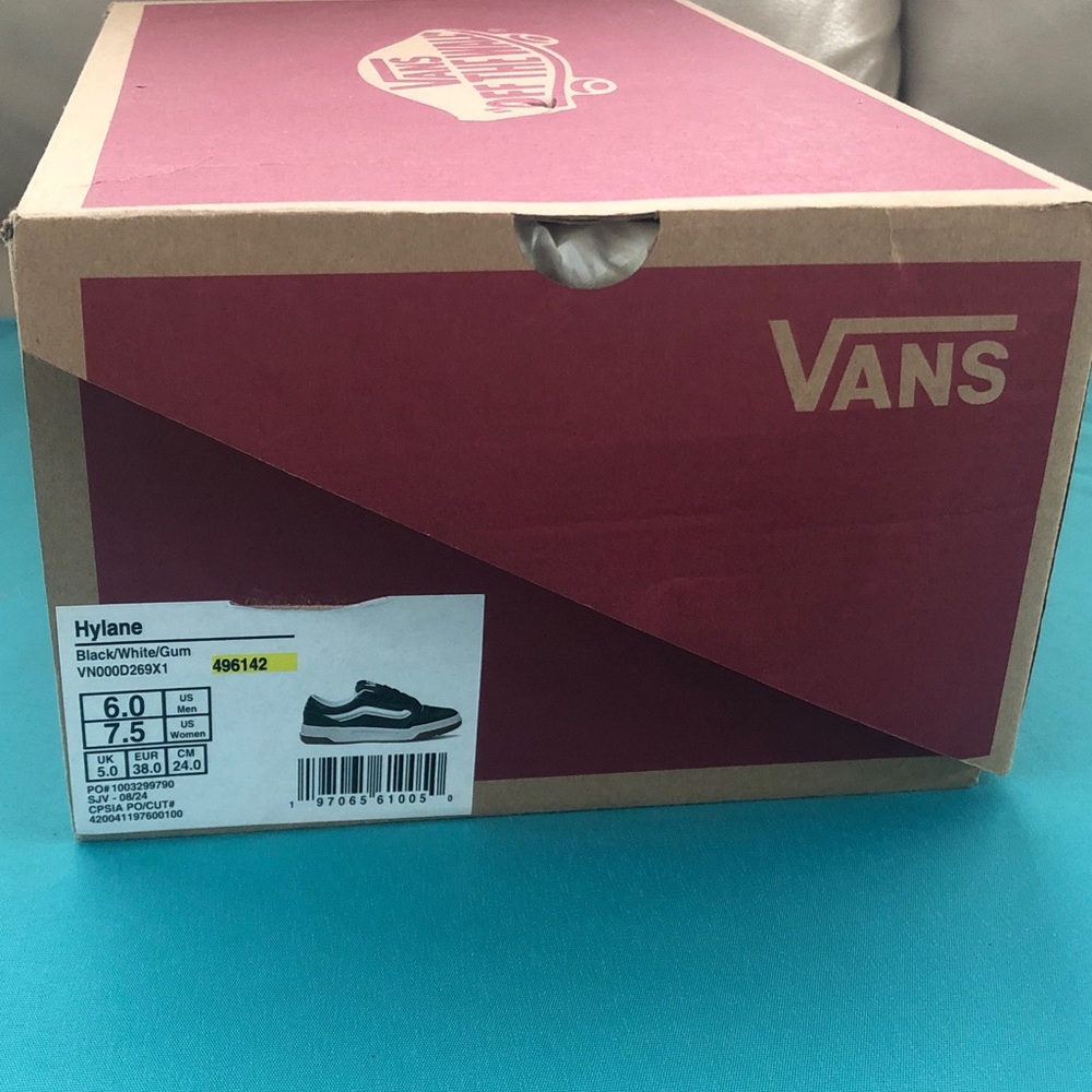 Vans Black and White Low-Top Skate Sneakers - Picture 6 of 6
